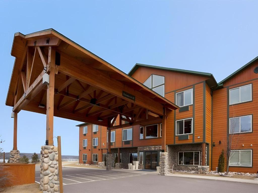 Holiday Inn Express Munising-Lakeview Hotel By Ihg ภายนอก รูปภาพ