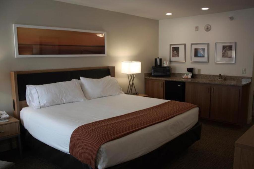 Holiday Inn Express Munising-Lakeview Hotel By Ihg ภายนอก รูปภาพ