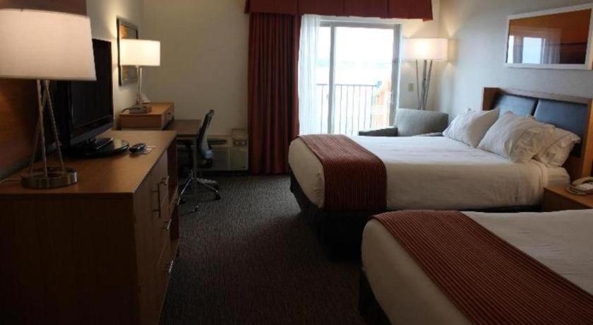 Holiday Inn Express Munising-Lakeview Hotel By Ihg ภายนอก รูปภาพ