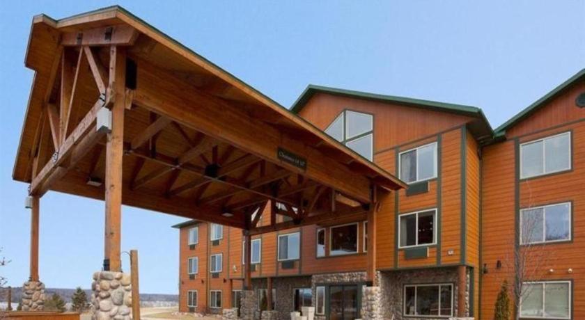 Holiday Inn Express Munising-Lakeview Hotel By Ihg ภายนอก รูปภาพ