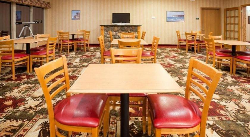 Holiday Inn Express Munising-Lakeview Hotel By Ihg ภายนอก รูปภาพ