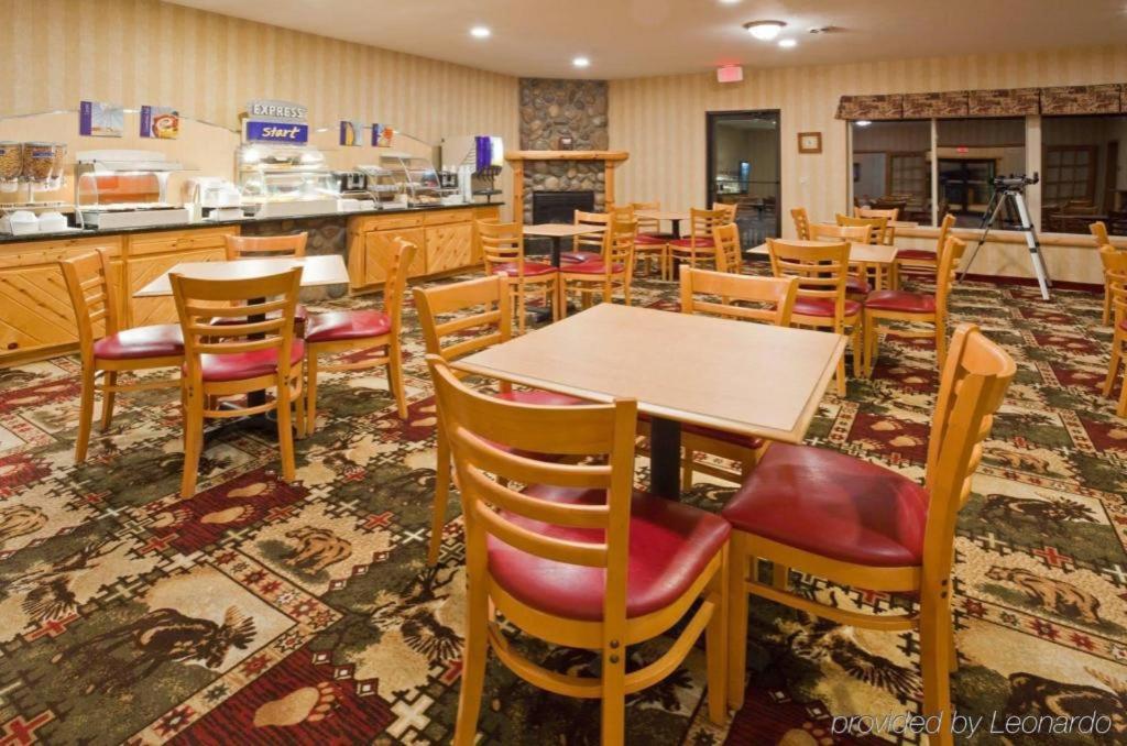 Holiday Inn Express Munising-Lakeview Hotel By Ihg ภายนอก รูปภาพ