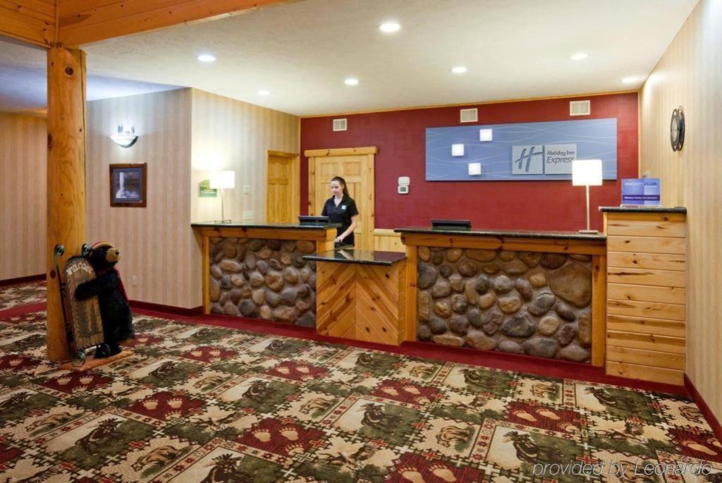 Holiday Inn Express Munising-Lakeview Hotel By Ihg ภายนอก รูปภาพ